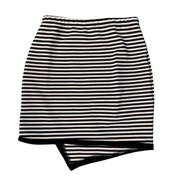 Black & White Striped Ribbed Skirt Medium - Picture 2 of 4